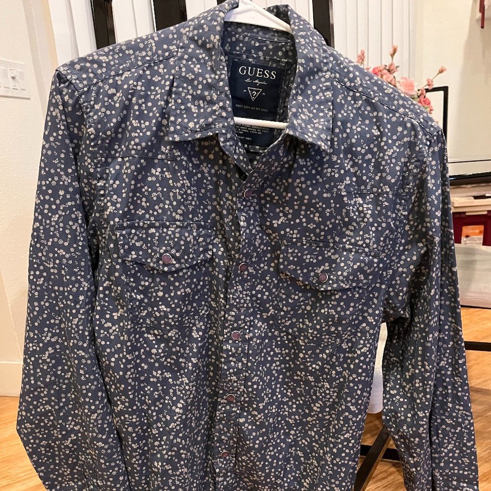 Guess Men’s Western Blue Floral Medium Button Up Flannel